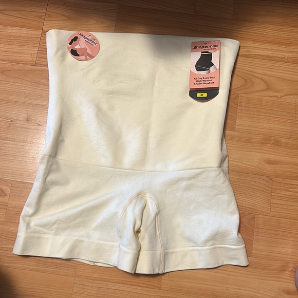 SHAPERMINT High Waisted Body Shaper Boyshorts - Picture 4 of 5